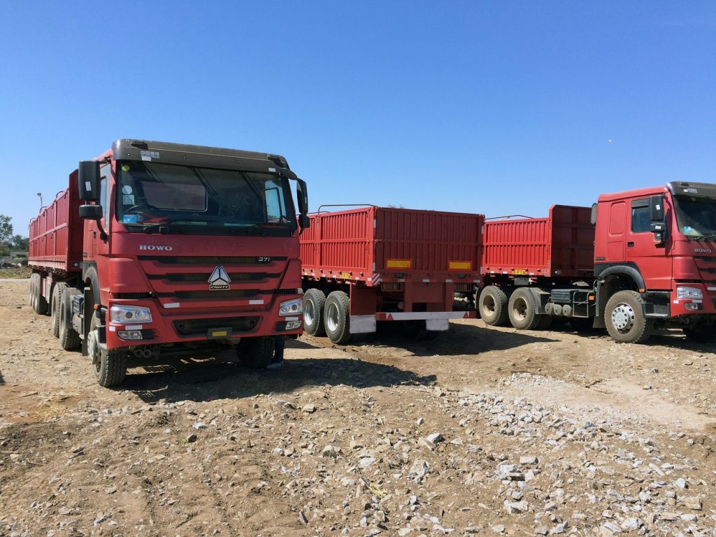 Howo Trucks Used In The Field Of Dry Cargo Transport
